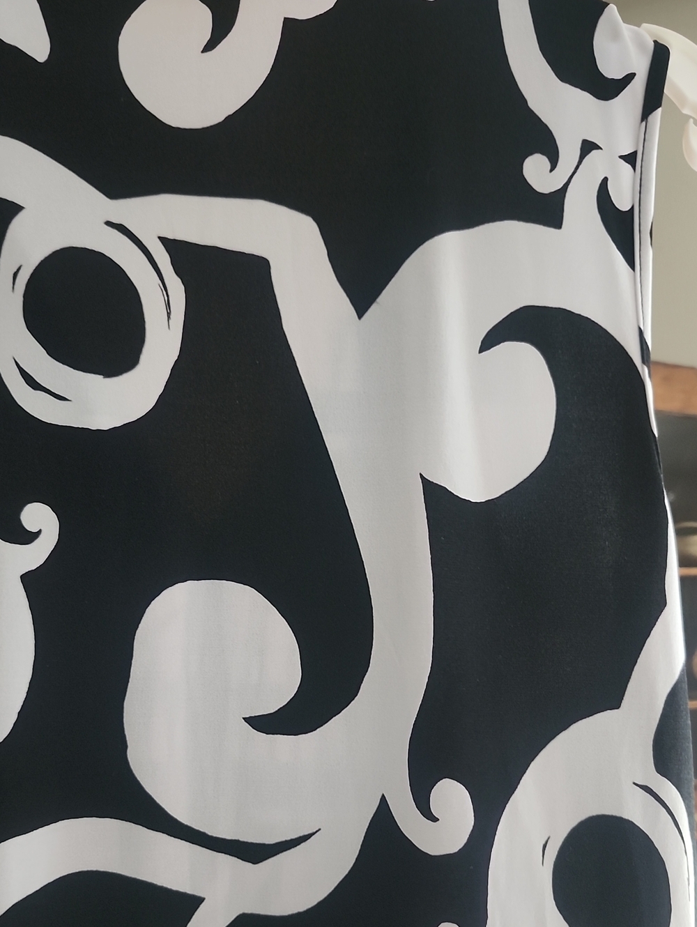 White House Black Market Black & White Swirl V-Neck Tunic Size Small - Picture 12 of 16